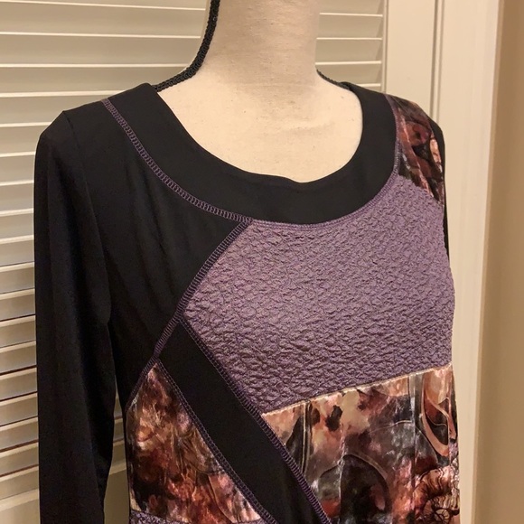 49. Calessa Tunic in Violet Multi - Picture 3 of 14